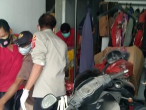 Polsek Rumpin Olah TKP Jasad Pria di Dalam Sebuah Ruko