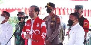 Antusiasme Warga, Presiden Jokowi Tinjau Vaksinasi COVID-19 di Sulteng