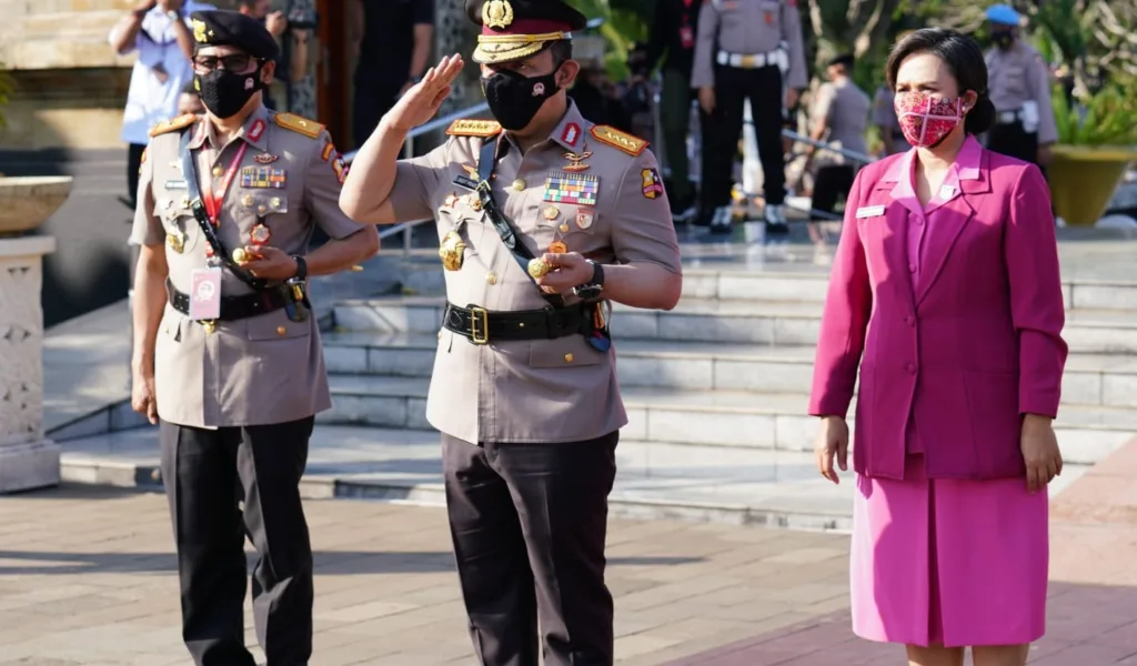 Beri Penghormatan ke TMP Kalibata, Kapolri Lanjutkan Semangat Pahlawan Wujudkan Indonesia Emas