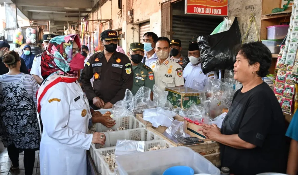 Jelang Hari Raya Idul Adha 1443 H, Kasdim 0726/Sukoharjo Bersama Forkopimda Tinjau Pasar Tradisional