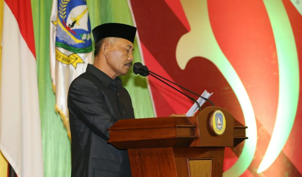 Sekdaprov Adi Sampaikan Jawaban Pemerintah Atas Pandangan Umum Fraksi Terhadap LPP APBD Kepri Tahun 2021