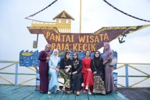 Kunjungan Delegasi Serumpun Tiga Negara ke Pantai Wisata Raja Kecik