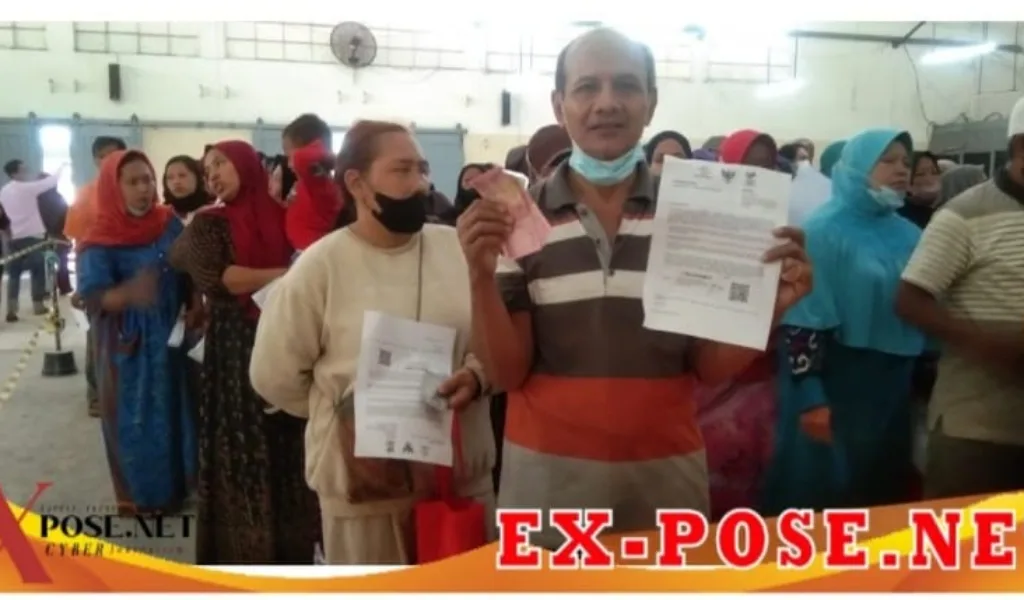 Pembagian dan penyaluran BLT BBM oleh PT Pos Indonesia