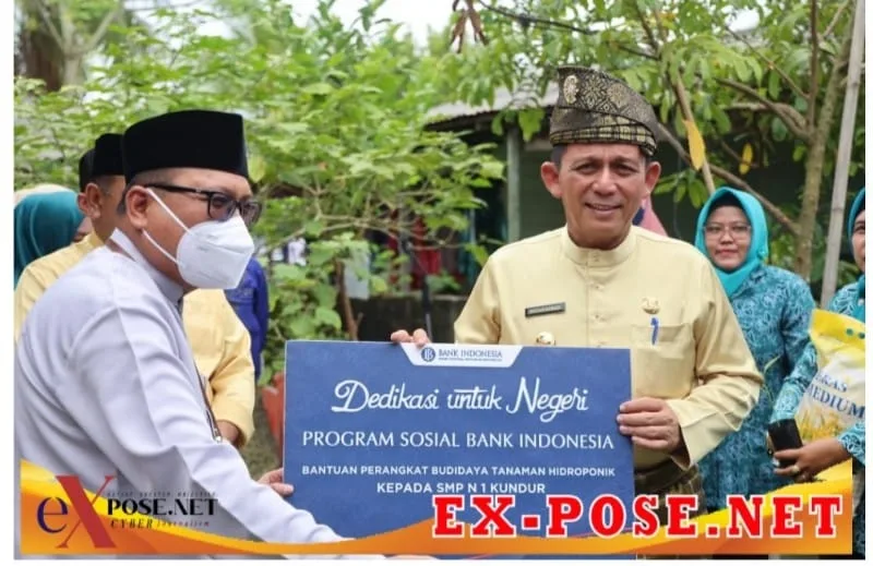 Gubernur Ansar Berikan Bibit Cabe
