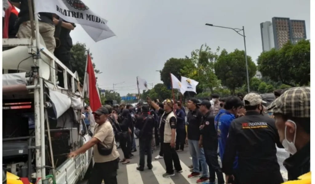 Persembahan Tarian Adat Papua Lepas Personel Satgas Yonif 126/