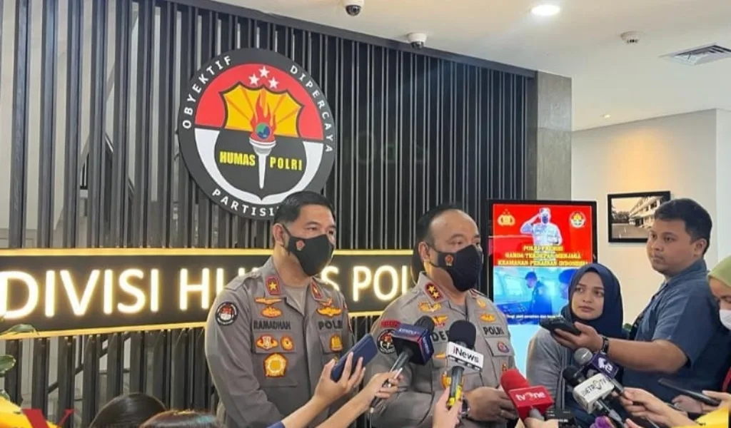 Kerahkan Tim DVI, Polri Gerak Cepat Berikan Pertolongan Korban Kerusuhan Laga Arema Vs Persebaya