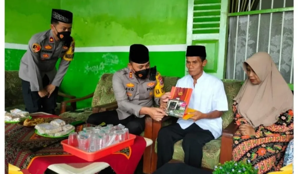 Polda Jatim Salurkan Tali Asih Kepada Keluarga Korban Insiden Kanjuruhan