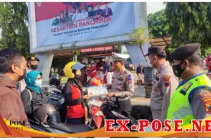 Di Guyur Hujan Wakil Ketua DPRD Kabupaten Malang Tetap Resmikan Jalan Ekonomi Di Ngantang