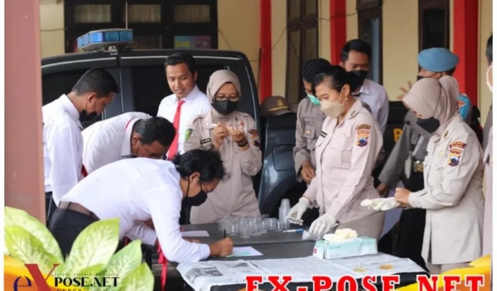 Sidak Kedisiplinan, Polres Blora Gelar Test Urine Bagi Anggota