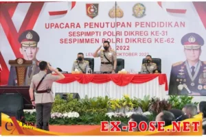 Satgas Pamtas Yonif 645/GTY Bersama Masyarakat Perbatasan Kerja Bakti Pembenahan Lapangan Sepakbola