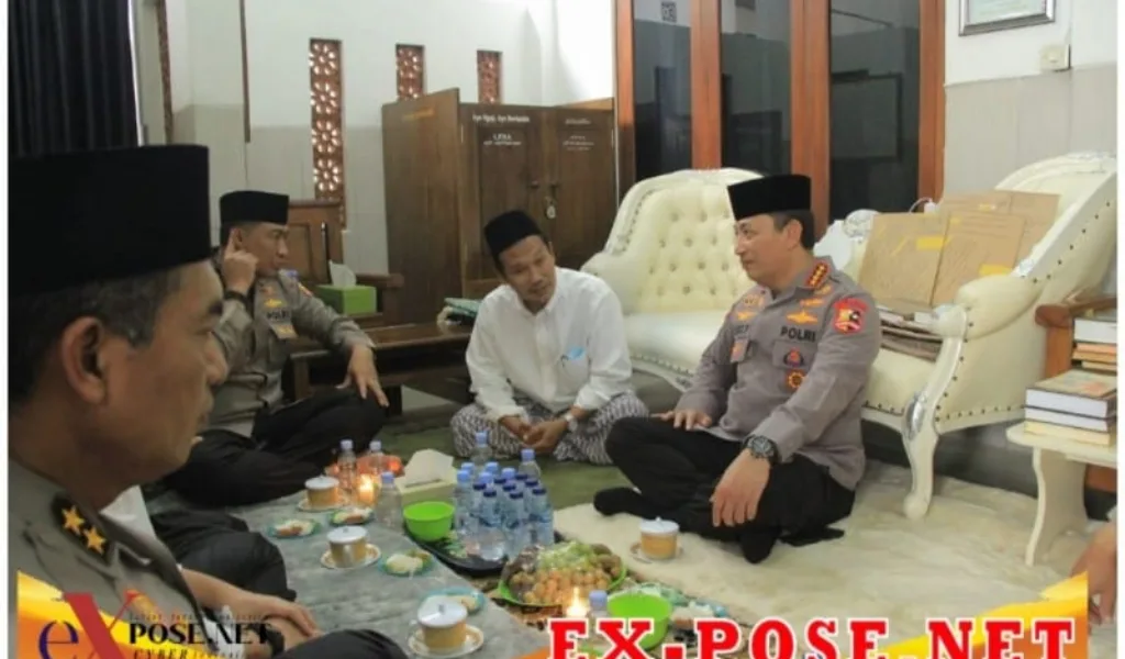 Kunjungi Gus Baha, Kapolri : Sinergitas Ulama Dan Polri Terbukti Mampu Menyelesaikan Sejumlah Masalah Besar