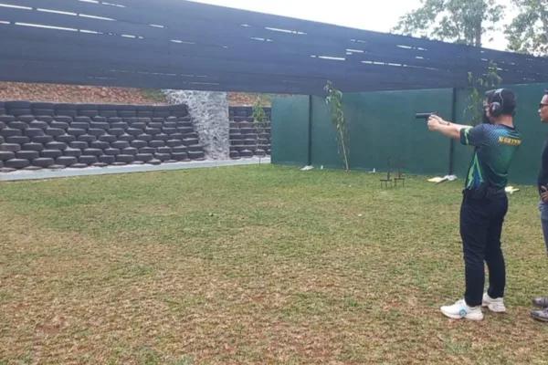 Galih Naeva Yardan Menembak