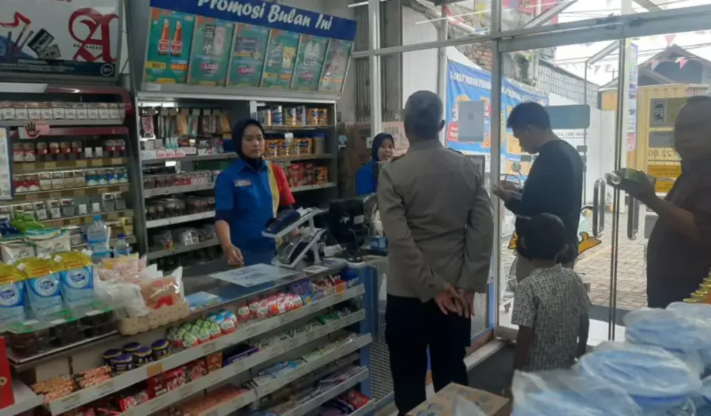 Curanmor di Halaman Parkiran Mini Market Terekam CCTV