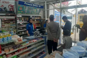 Curanmor di Halaman Parkiran Mini Market Terekam CCTV