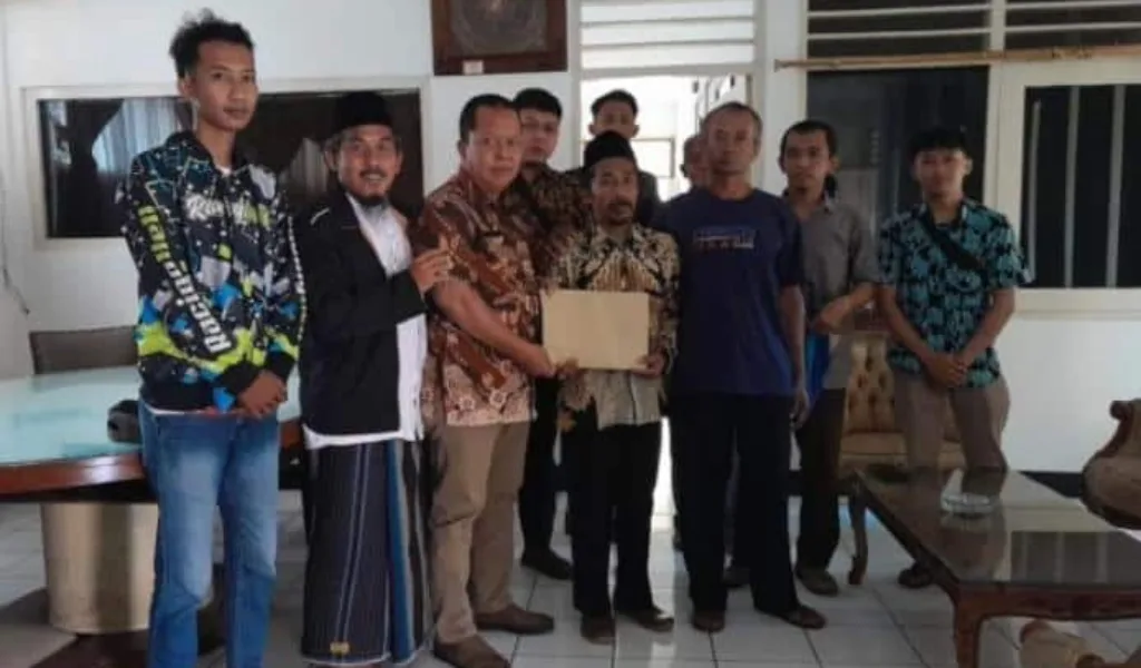 Diduga Tanpa Busana, Tokoh Agama dan Masyarakat Minta Sekdes Ketiwijayan Dicopot