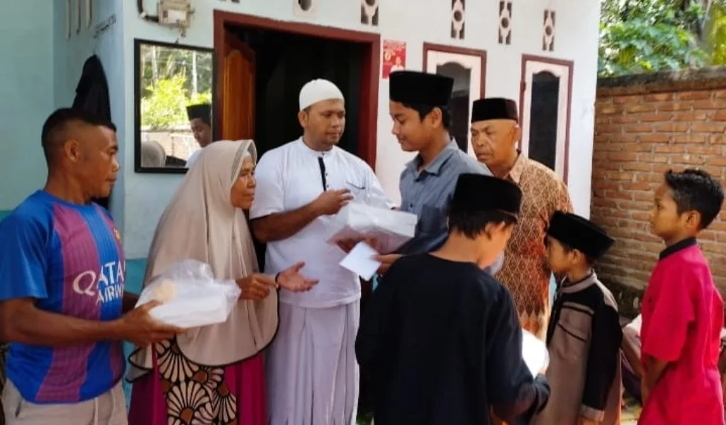 Santuni Puluhan Anak Yatim, Taufik Ingin Bangun SDM Merata di Desa Anggaraksa