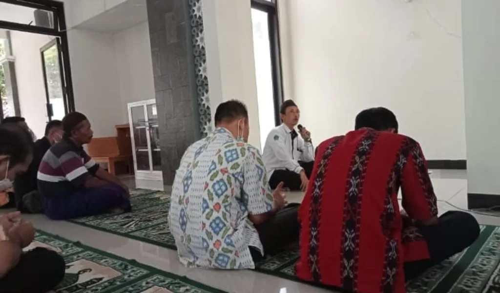 Pasca Sholat Ashar, RSUD dr R Soetrasno Rembang Bagikan Takjil ke Keluarga Pasien?