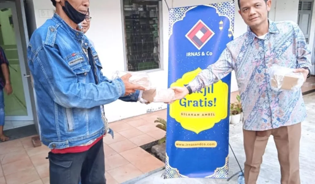 GBNN Bekasi Berbagi Takjil bersama PT Irnas & Co di Kalimalang