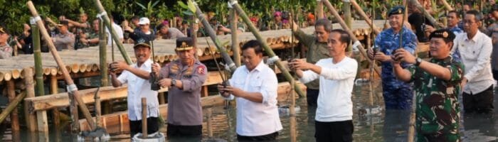 Mabes TNI raih rekor muri, tanam mangrove secara serentak