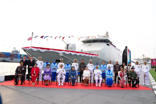 Perkuat Armada RI Panglima Kukuhkan KRI Bung Karno-369