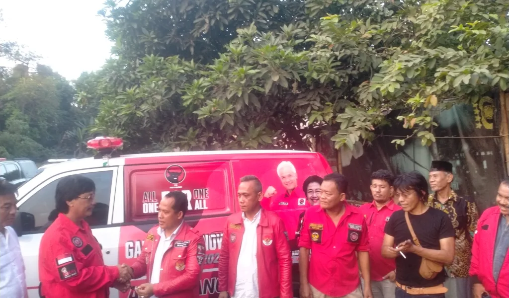 Adian Napitupulu Beri Ambulance ke DPC PBB Kabupaten Bogor
