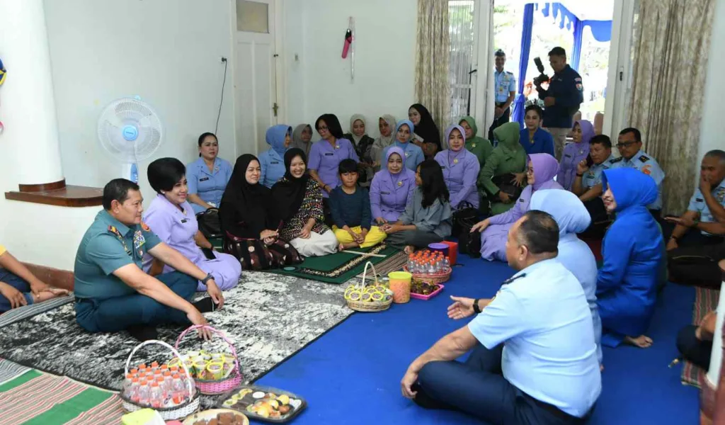 Panglima TNI Takziah Ke Kediaman 4 Pajurit TNI AU Yang Gugur