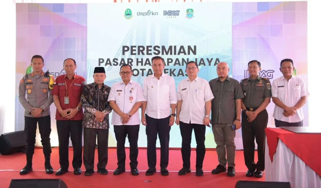 Bey Machmudin Resmikan Pasar Harapan Jaya Bekasi