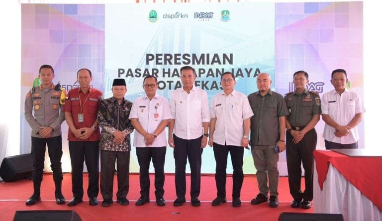 Bey Machmudin Resmikan Pasar Harapan Jaya Bekasi