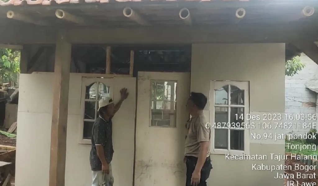 MPP Bhabinkamtibmas Desa Tonjong Bangun Rumah Milik Warga