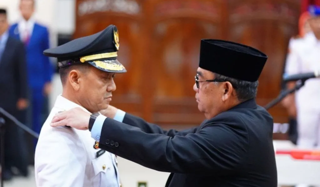Edy Natar Nasution Lantik Bupati Kampar