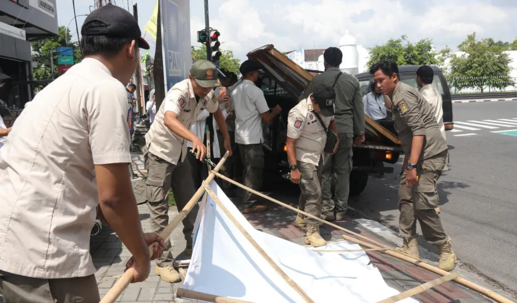 Pemkot Yogyakarta Tertibkan Ribuan APK?