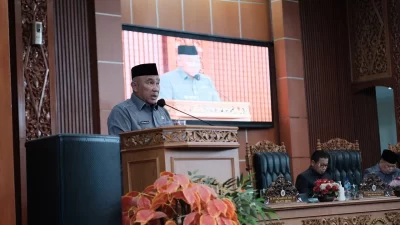 Mohammad Idris Hadiri Rapat Paripurna