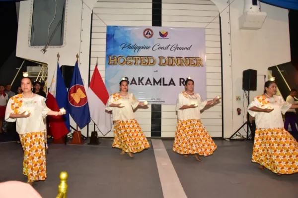 Delegasi Bakamla RI Dijamu di Atas Kapal Patroli Philippine Coast Guard