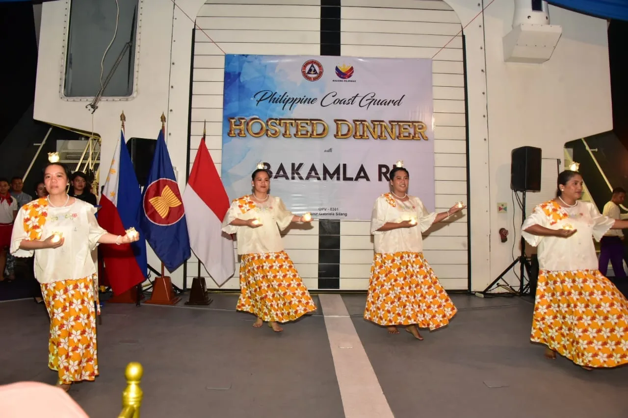 Delegasi Bakamla RI Dijamu di Atas Kapal Patroli Philippine Coast Guard