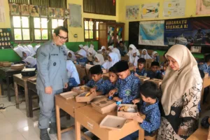 Kepala Bakamla RI Pimpin Makan Siang Bergizi Terhadap 2.500 siswa/i sekolah di seluruh Indonesia