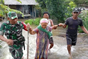Jajaran Kodam XIV/Hsn di Wilayah Sulsel Berikan Bantuan kepada Korban Banjir