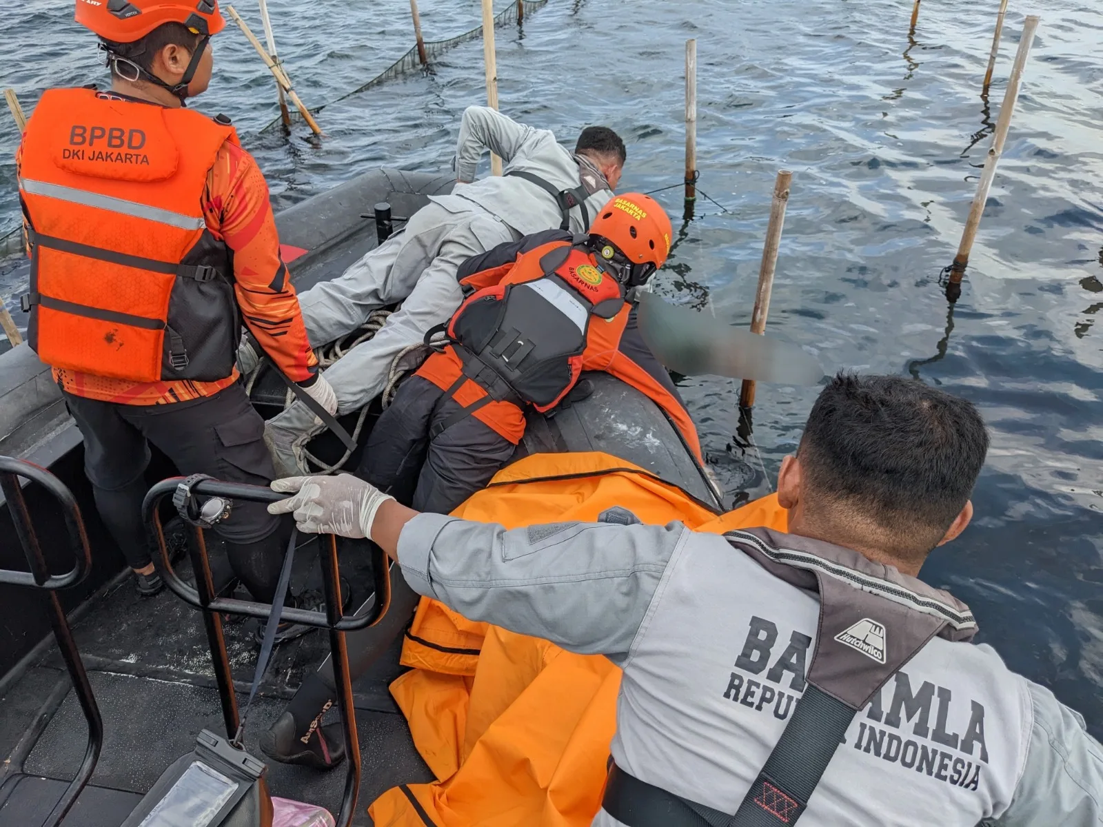 Bakamla RI Bersama Tim Gabungan Evakuasi Korban Kecelakaan Kapal