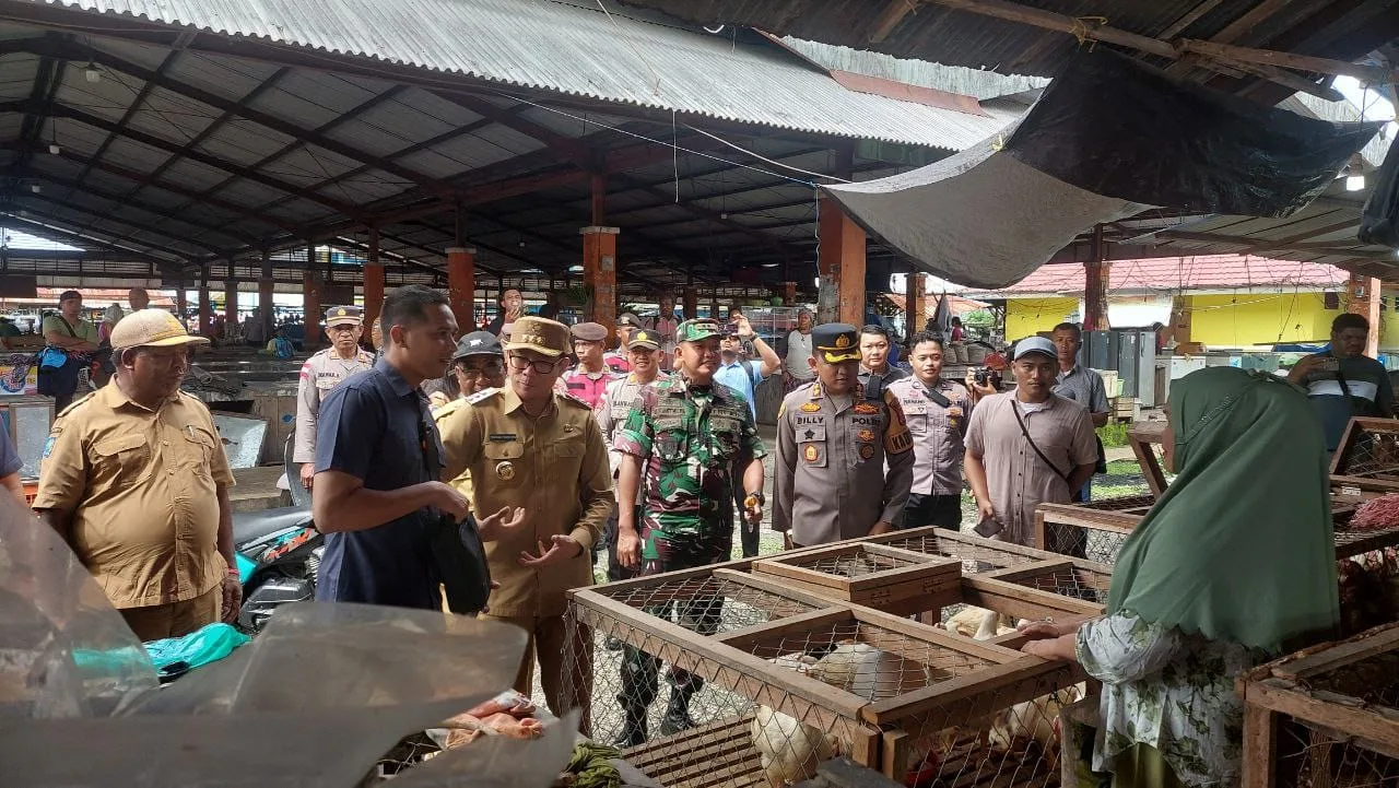 Dandim Timika Bersama Forkopimda Pantau Stabilisasi Harga Sembako