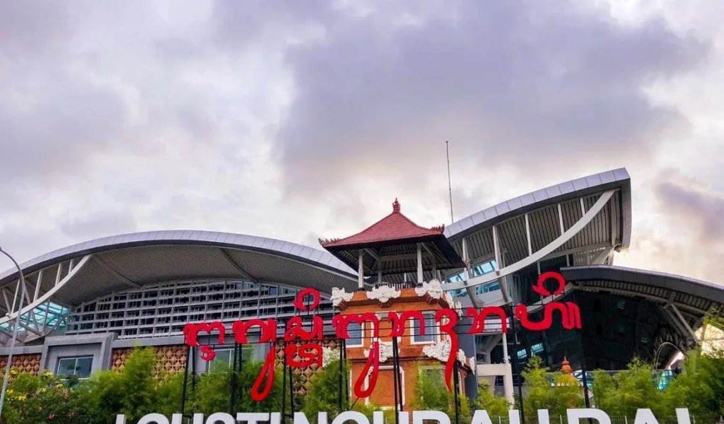 Fenomena Aneh di Ngurah Rai: Turis Jemput Turis