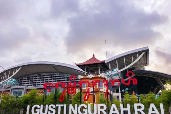 Fenomena Aneh di Ngurah Rai: Turis Jemput Turis