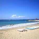 Fenomena Aneh di Ngurah Rai: Turis Jemput Turis