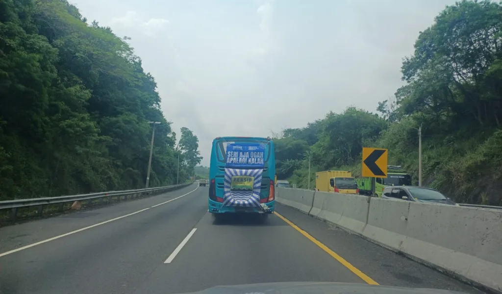 Persib vs PSS Sleman, Duel Krusial di Gelora Bandung Lautan Api Malam Ini