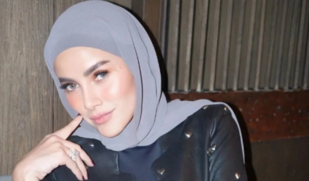 Olla Ramlan Jadi Sorotan karena Penampilannya