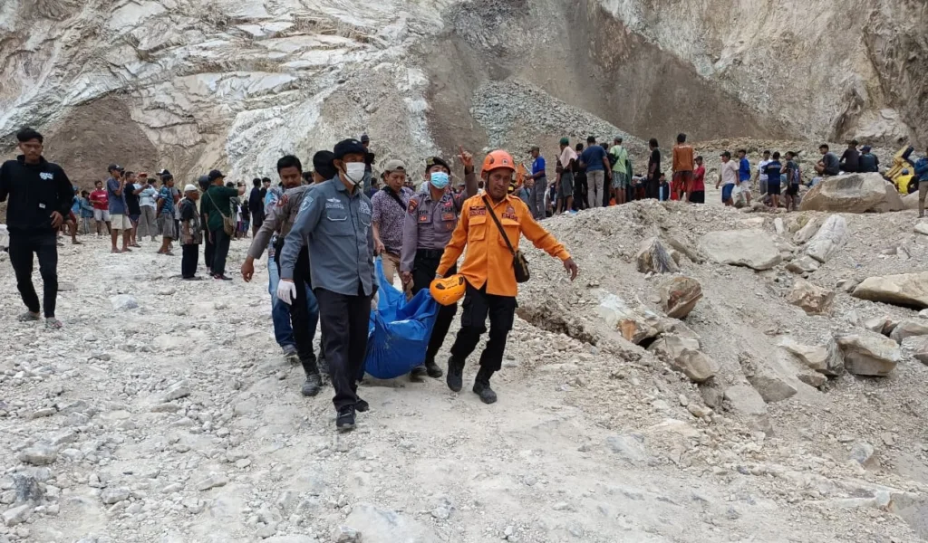 Tambang Batu Alam di Gunung Kuda Longsor, 4 Tewas dan 10 Lebih Diduga Tertimbun