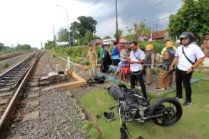 Kecelakaan Maut di Magetan, KA Malioboro Ekspres Tabrak 7 Motor