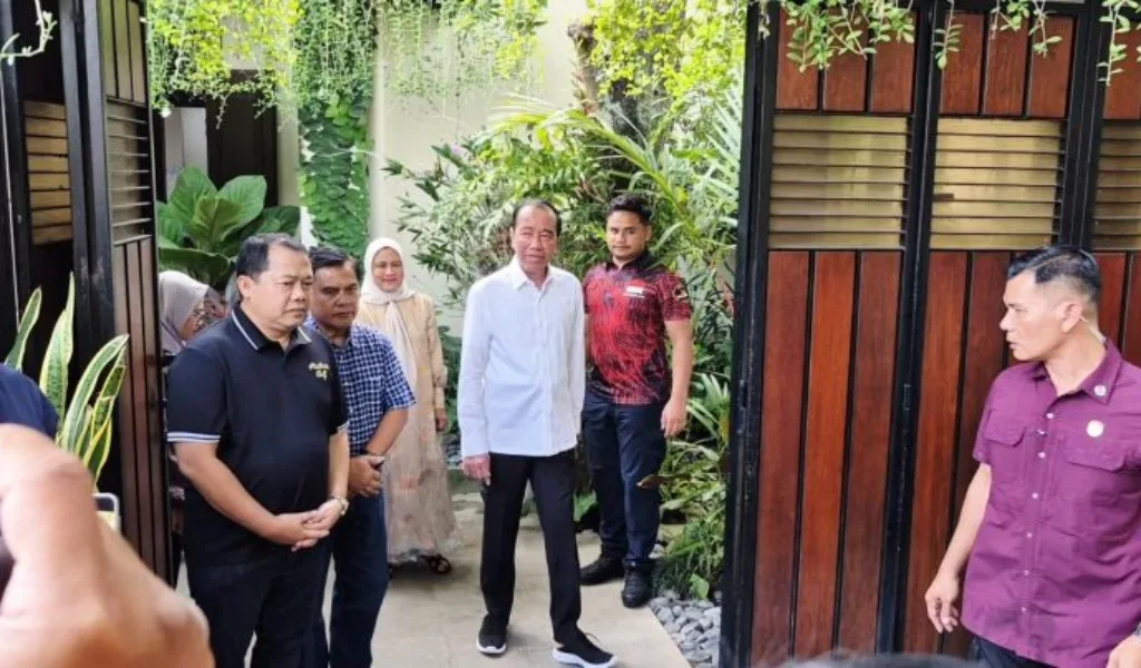 Ulang Tahun ke-64, Jokowi Disambut Warga dengan Doa