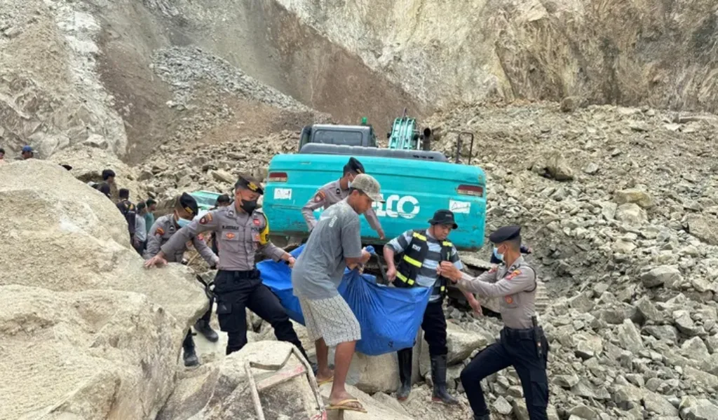 Longsor Tambang Batu Alam Gunung Kuda: 17 Tewas, 8 Masih Hilang