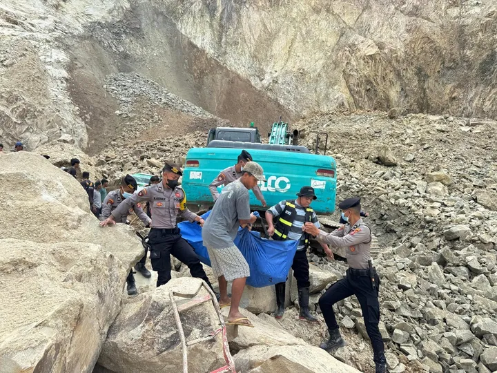 Longsor Tambang Batu Alam Gunung Kuda: 17 Tewas, 8 Masih Hilang