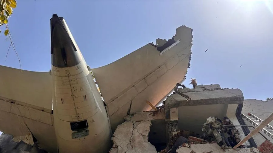 242 Penumpang Tewas dalam Kecelakaan Pesawat Air India