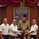 Bupati Bogor Terima Bibit 1.000 Pohon Trembesi